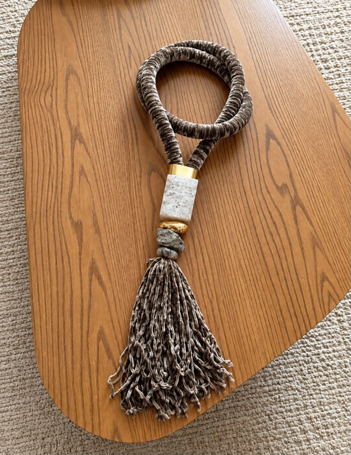 Colar Corda Chenille Grafite