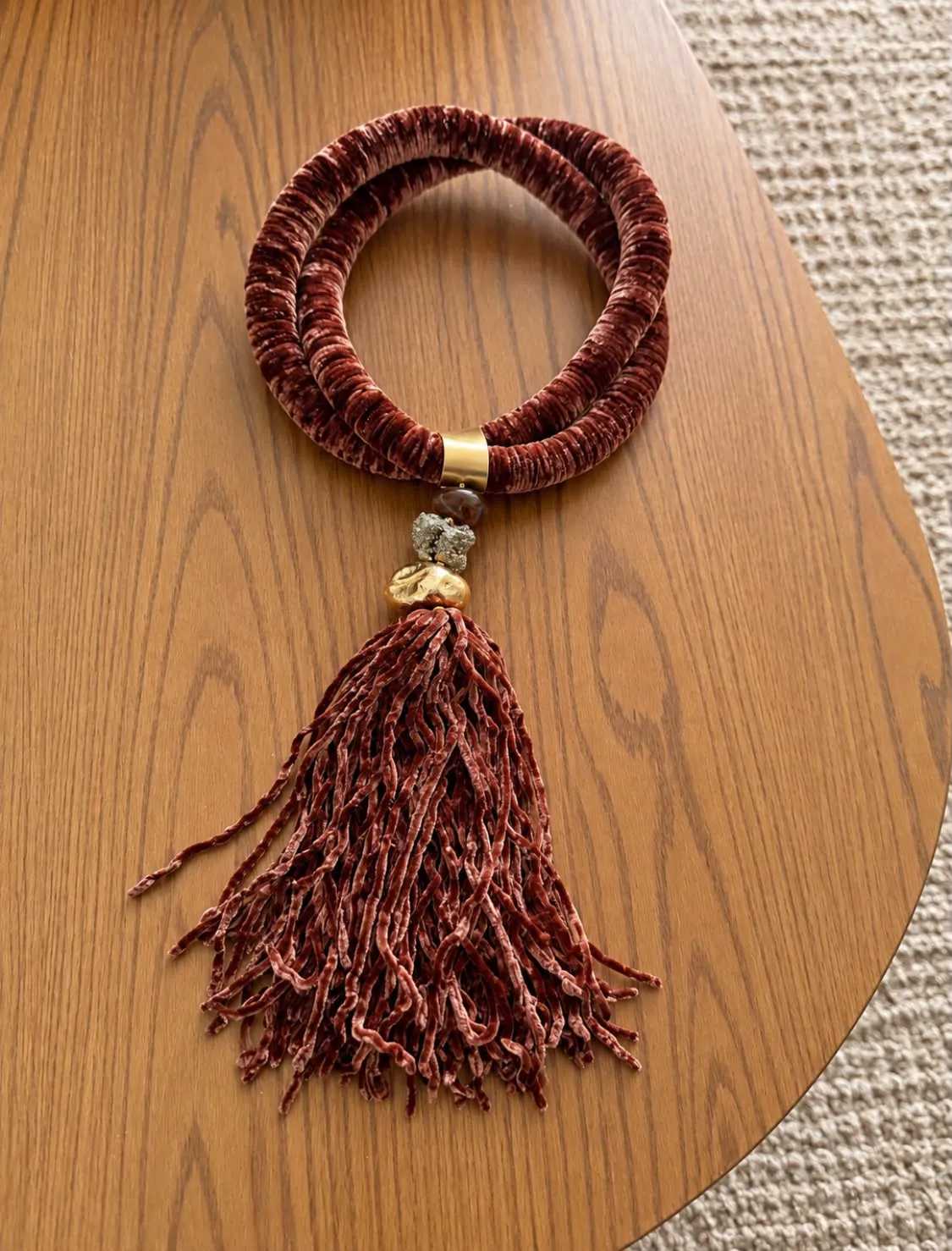 Colar Corda Chenille Bordô